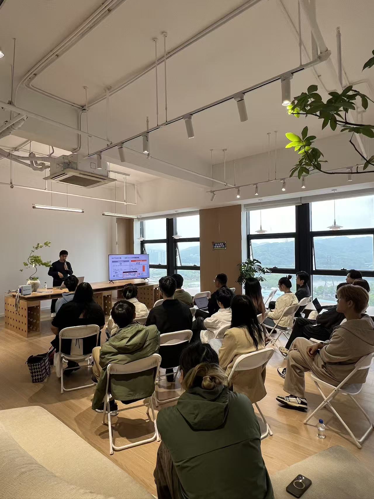 AGI House 现场讲座交流